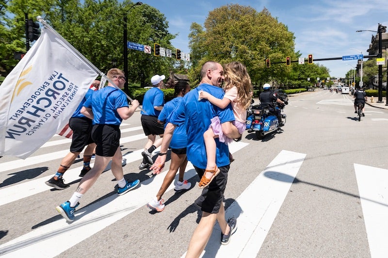 Pitt Police officers running up Forbes avenue